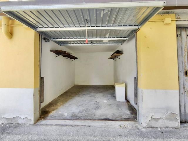 Box in vendita a Sesto Fiorentino