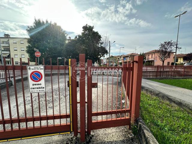 Box in vendita a Trezzo Sull'Adda