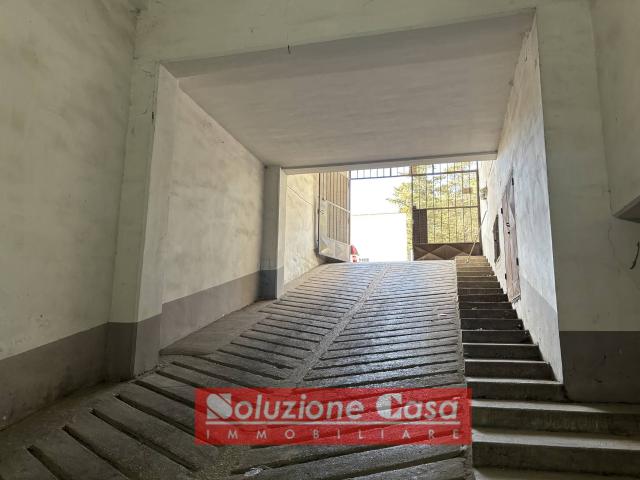 Box o garage in vendita a Canosa di Puglia