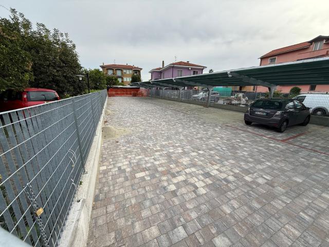 Box o garage in vendita a Diano Marina