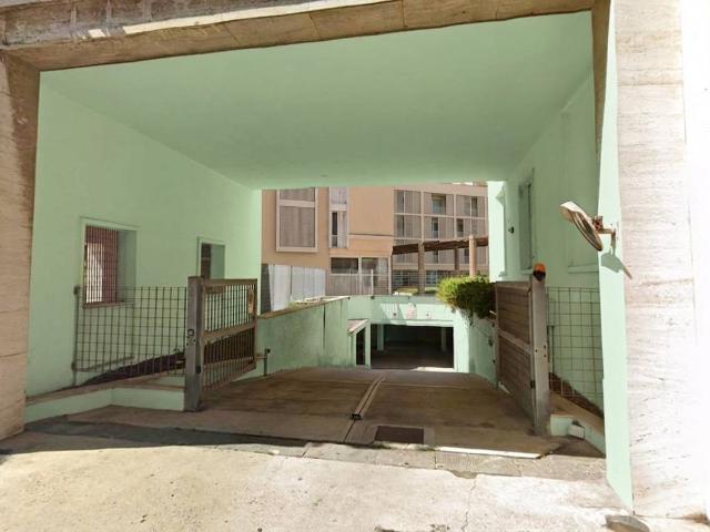 Box o garage in vendita a Livorno