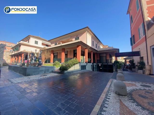 Box o garage in vendita a Loano