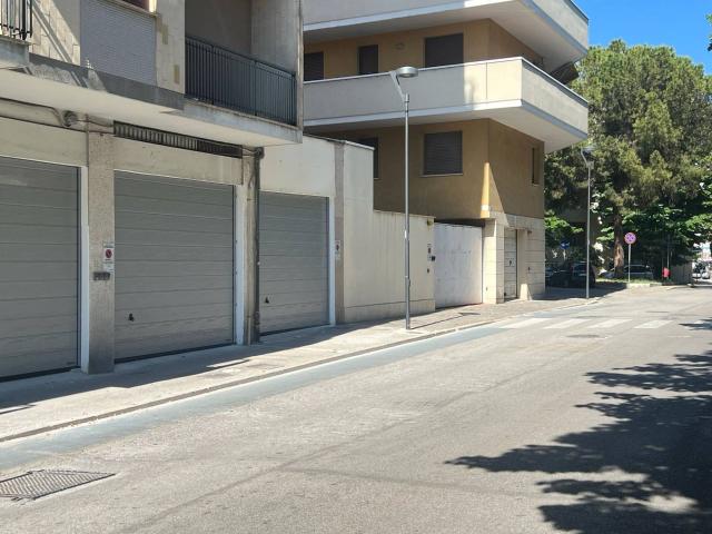 Box o garage in vendita a Pescara, Centro