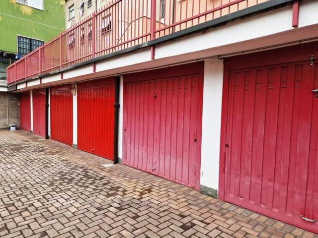 Box singolo in vendita a Cinisello Balsamo in Via Respighi 21