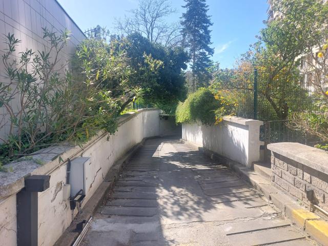 BOX RUE BOULAINVILLIERS PARIS 16
