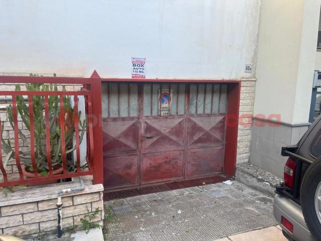 Box/Garage 110mq in vendita a Adelfia