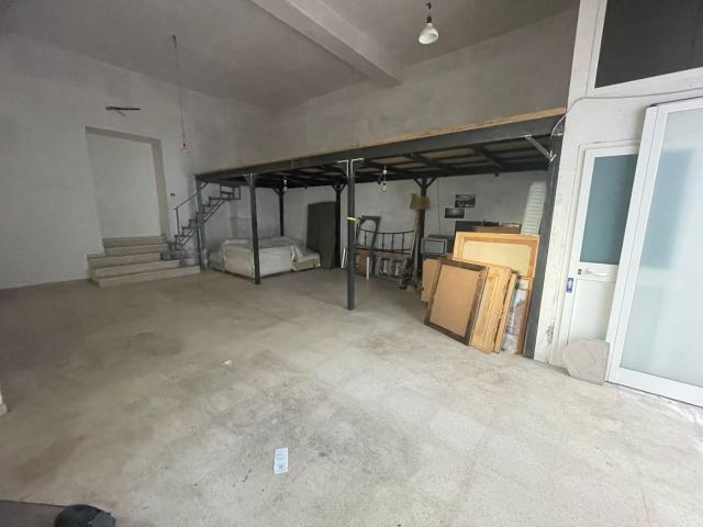 Box/Garage 120mq in vendita a Barletta