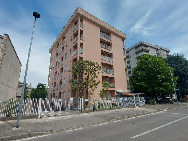 Box/Garage 14mq in vendita a Desio