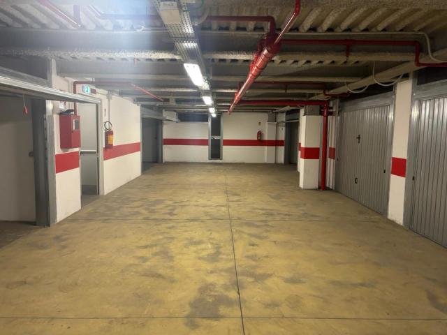 Box/Garage 16mq in vendita a Roma