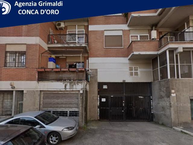 Box/Garage 17mq in vendita a Roma