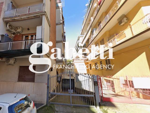 Box/Garage 20mq in vendita a Roma