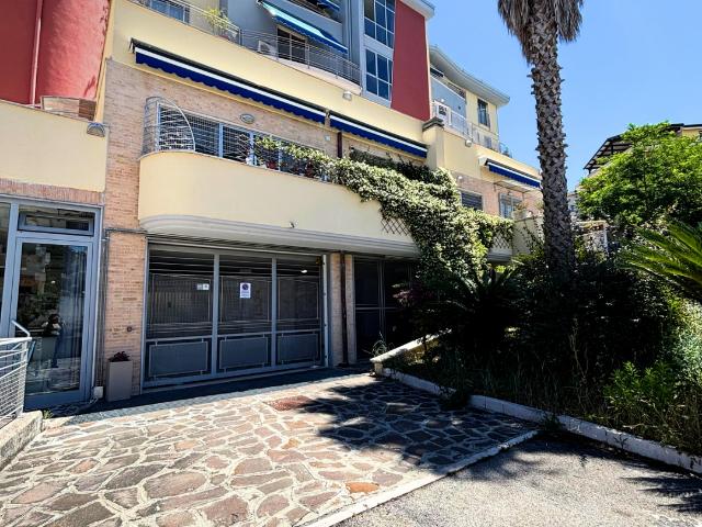 Box/Garage 21mq in vendita a Vasto