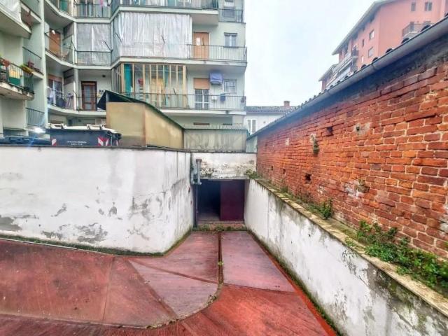 Box/Garage 235mq in vendita a Alessandria