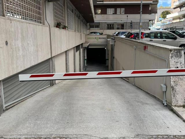 Box/Garage 28mq in vendita a Roma