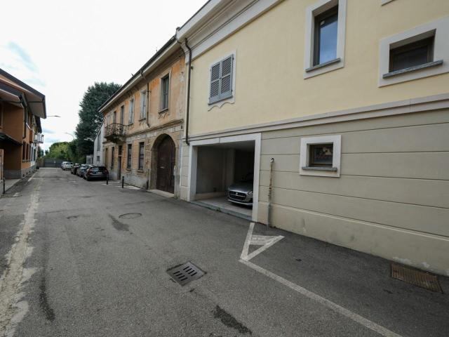 Box/Garage 32mq in vendita a Arluno