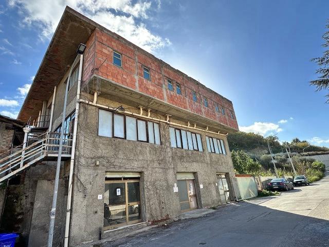 Box/Garage 60mq in vendita a Barcellona Pozzo di Gotto