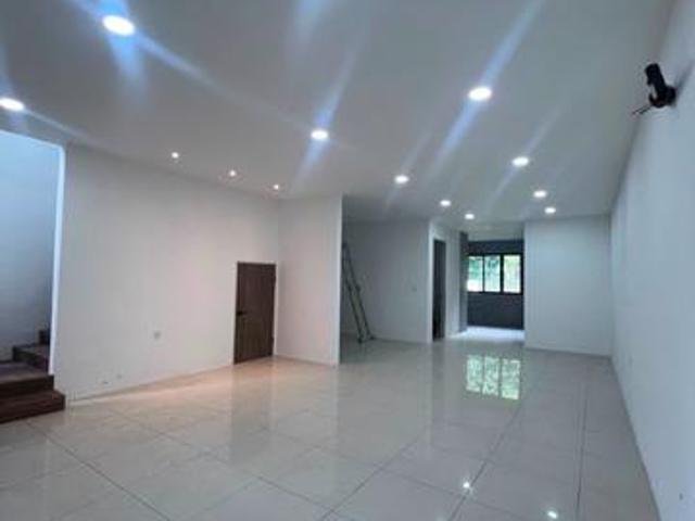 BOXHILL 76 DOUBLE STOREY TERRACE FOR SALE At JALAN PENRISSEN KUCHING