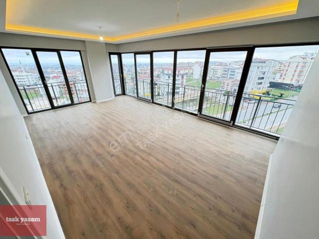 Boydan Yapı Deniz Manzaralı Lüx 3.5+1 Satılık Geniş Daire