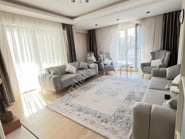 Bozoklu Emlaktan İstiklal Mah.kiralık 3+1 Daire