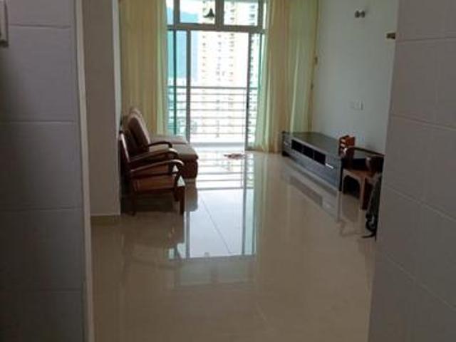 BL Avenue Corner Unit Fully Furnished Renovated 2Covered Carpark