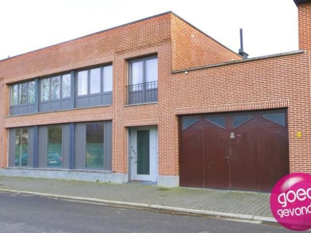 BLOC AVEC 2 APP + TERRASSES + JARDINS + GARAGE