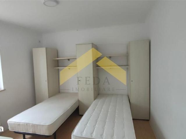 Bloc cu 18 apartamente de inchiriat