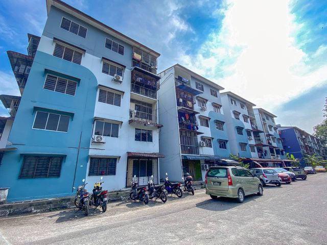 Block 15 tingkat 4 pkns seksyen 18 Shah Alam