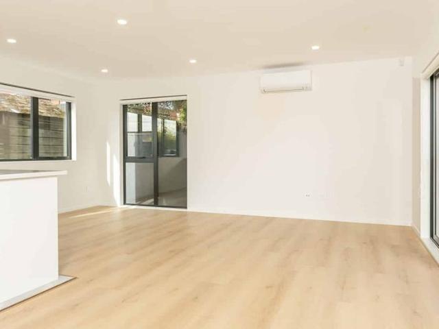 Blockhouse Bay, 4 bedrooms, $950pw 4/32 Windemere Crescent