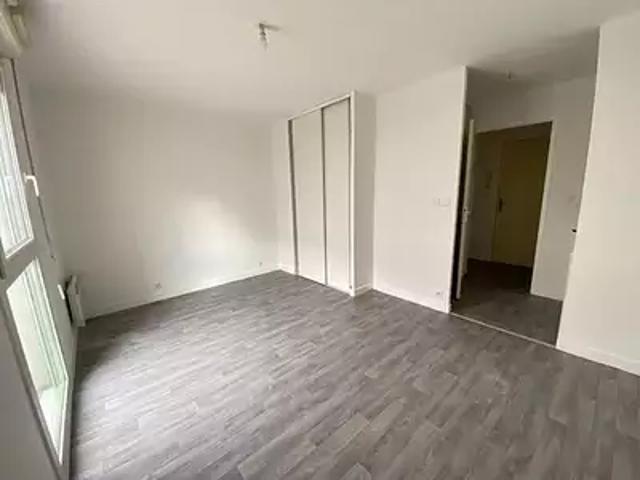 Blois 41000 Location appartement 1 pièce t1 au dernier étage parking