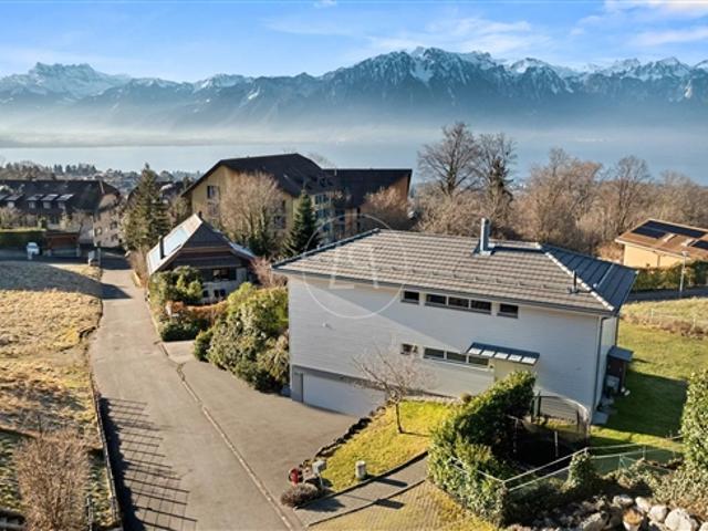 Blonay – Familie mit Blick auf den See und die Alpen