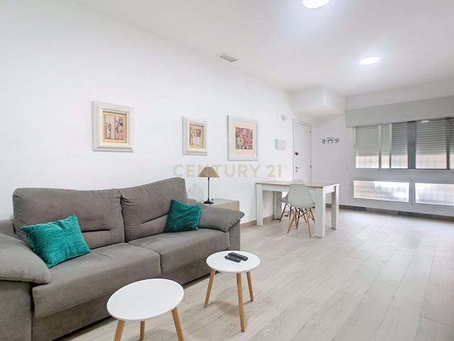 Bloque de 3 bajos en el centro de Málaga, ideal para inversores