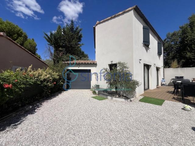 Blauzac Maison avec piscine, proche Uzès