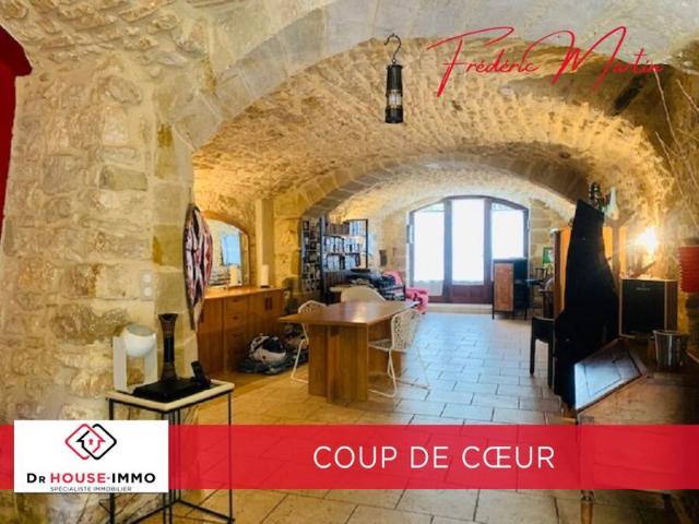 Blauzac, grande maison de village restaurée de 250 m² en pierre avec cour intérieure et terrasse