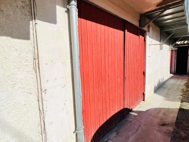 Blaye Location Parking / Garage 33