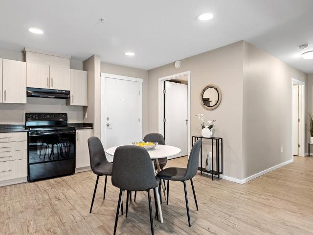 Blackstone Village 3 Bedroom Apartment for Rent at 350 Bobolink Ridge, Stittsville, ON K2V 0W3