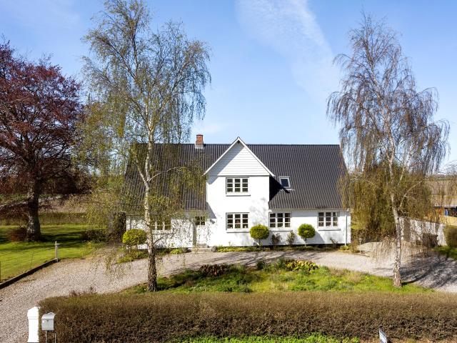 Bladstrupvej 330, Bladstrup