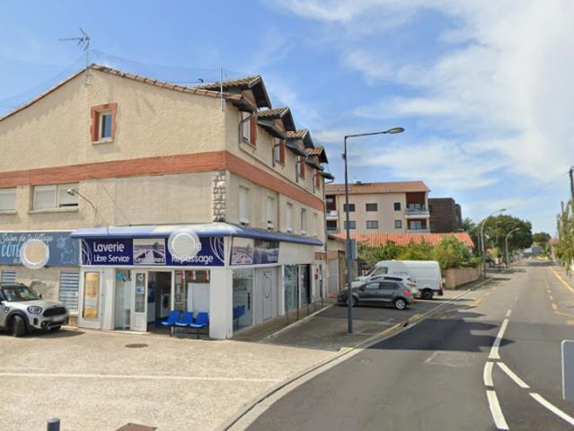 Blagnac, Place du Relais Local commercial de 33.54 m2 en angle