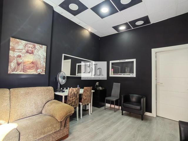 BLANHOGAR VENDE LOCAL EN HUELIN!