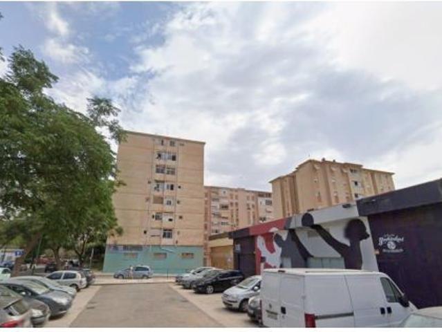 BLANHOGAR vende piso a la altura del metro del torcal
