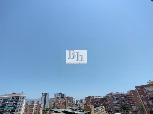 BLANHOGAR VENDE PISO CON VISTAS DESPEJADAS!