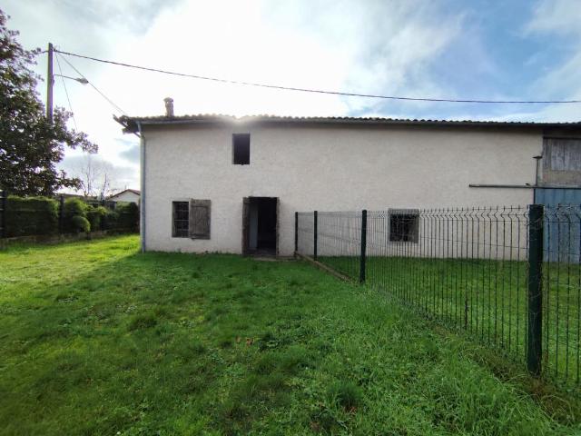 BLANQUEFORT Parcelle 300m² avec bâtiment stockage 135m² en R+1 79 000€