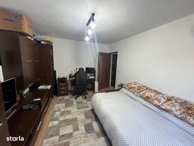 Blascovici, 1 camera, decomandat, etaj 1, centrala proprie, renovat