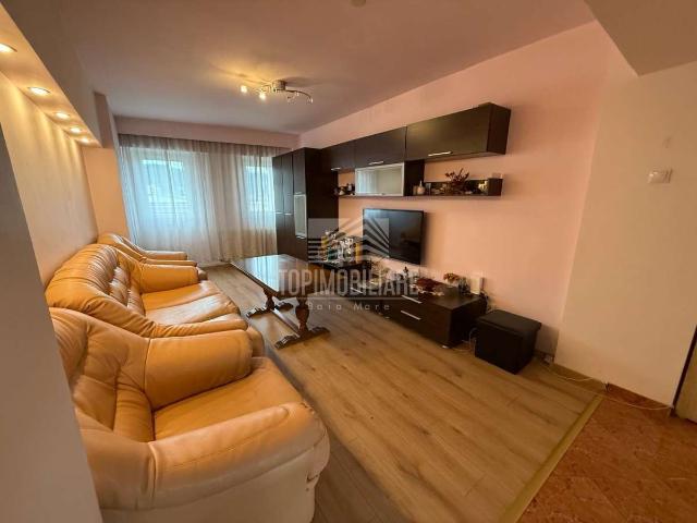 Bld. Traian zona Unicredit – Ap. 4 camere, et. intermediar