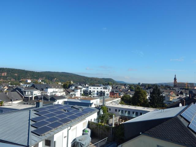 Blick über die Stadt Altersgerechte helle Penthousewohnung an der Fußgängerzone
