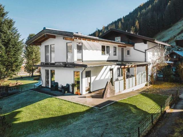 Blick in die Berge: Einfamilienhaus mit vielen Möglichkeiten