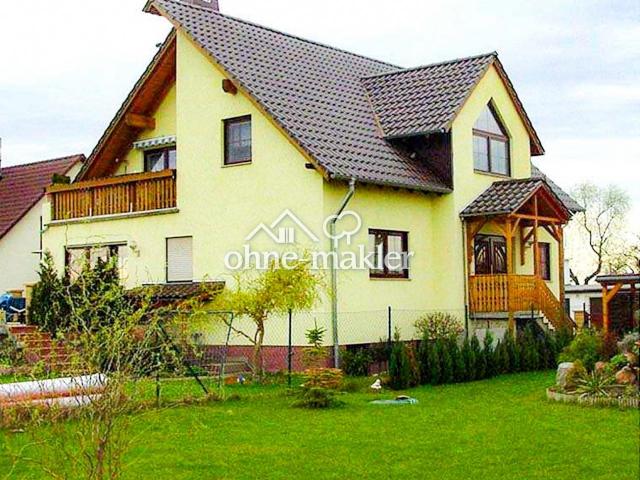 Blick ins Grüne Zweifamilienhaus mit Pool, Kamin, Fubo Heizung.