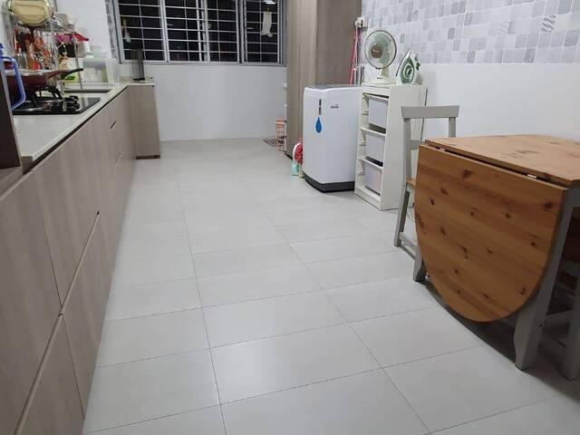 Blk 122 Ang Mo Kio $800 for 1 lady with aircon + wifI
