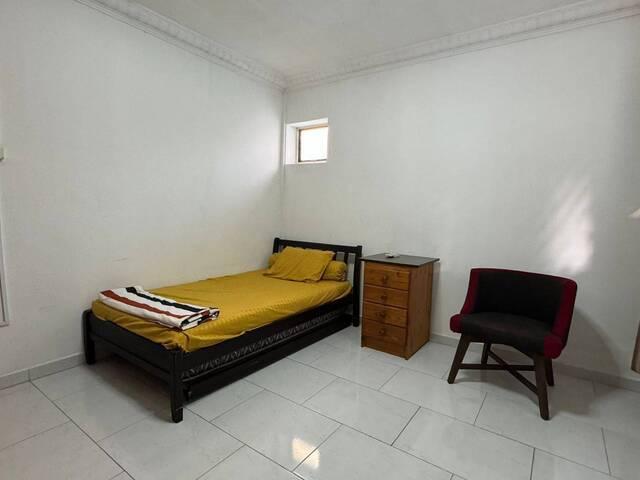 Blk 134 Petir Road $800 for 1 lady Aircon + WiFi nice friendly Indian owner 2 storey house