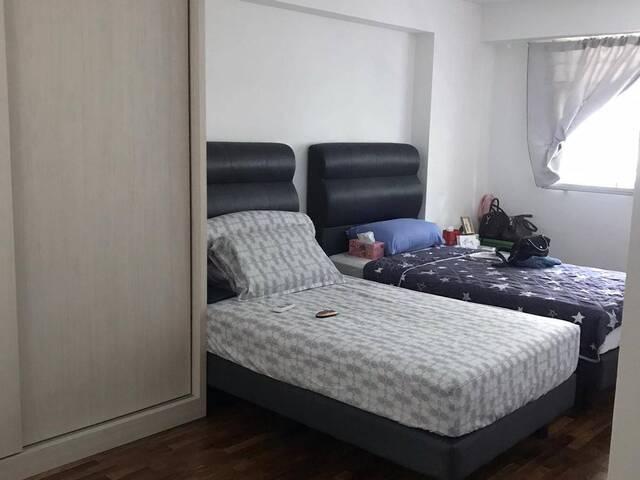 Blk 172B Edgedale Plains Master Bed Rm & Common Rm 4 Rent