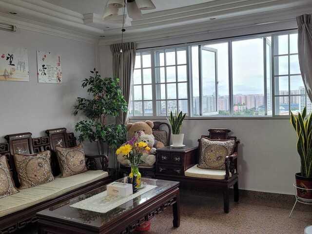 Blk 230 Jurong East $900 /1 guy aircon wifi walk to MRT, very high floor